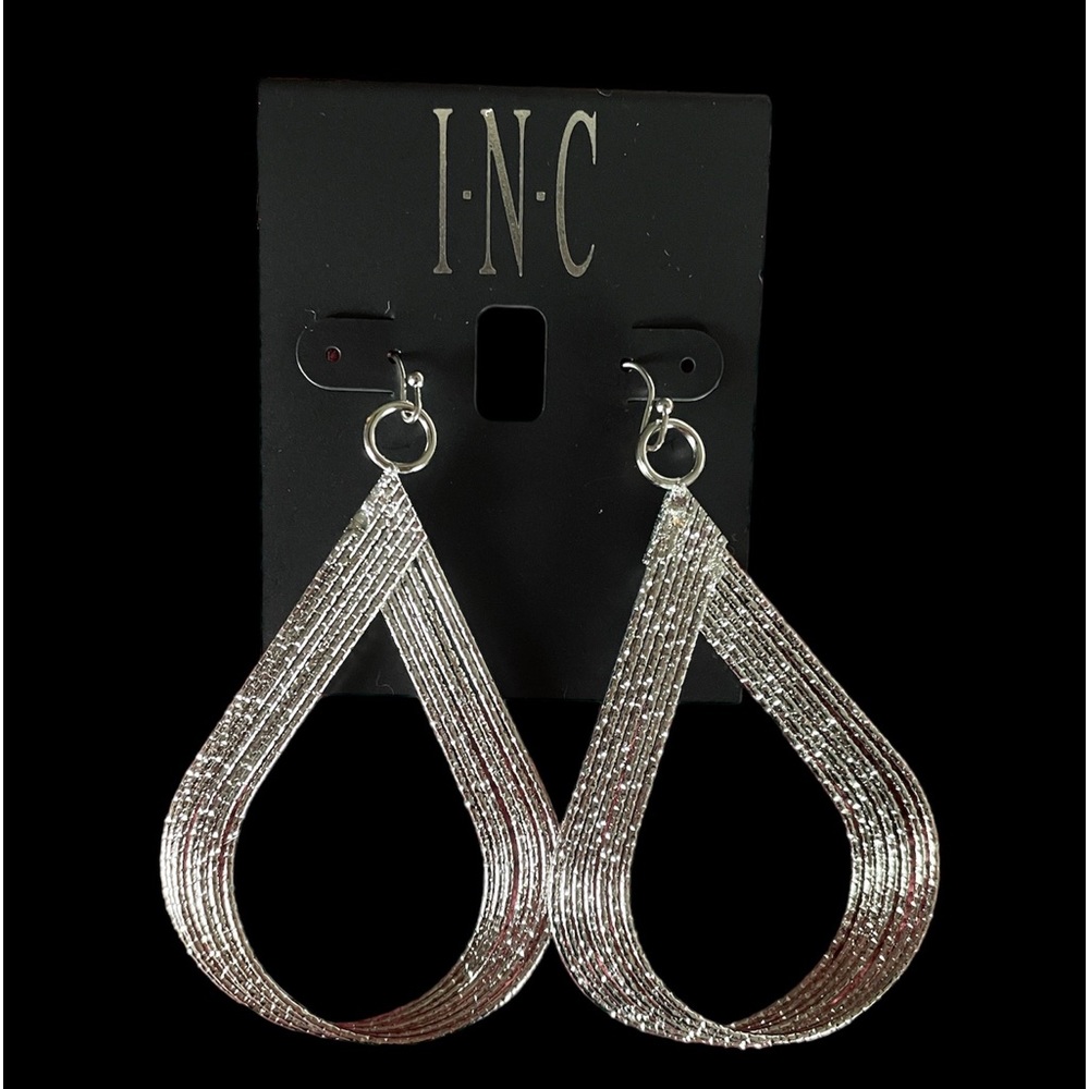 NWT Silver Twist teardrop earrings